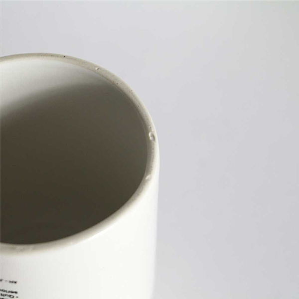 デザイン性の高い磁器製の電子タバコ専用の灰皿。