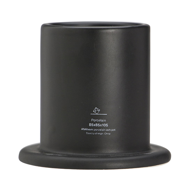 デザイン性の高い磁器製の電子タバコ専用の灰皿。