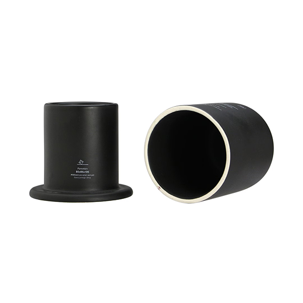 デザイン性の高い磁器製の電子タバコ専用の灰皿。