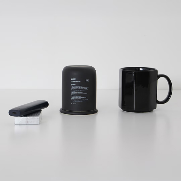 デザイン性の高い磁器製の電子タバコ専用の灰皿。