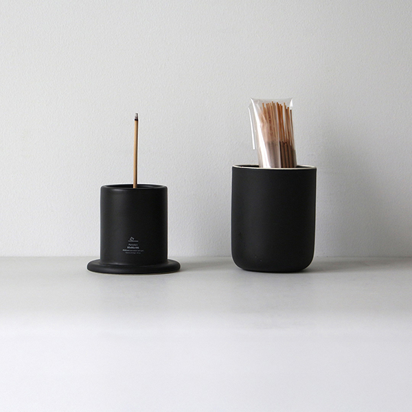 デザイン性の高い磁器製の電子タバコ専用の灰皿。