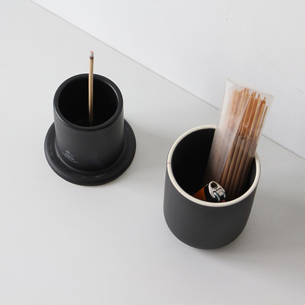 デザイン性の高い磁器製の電子タバコ専用の灰皿。