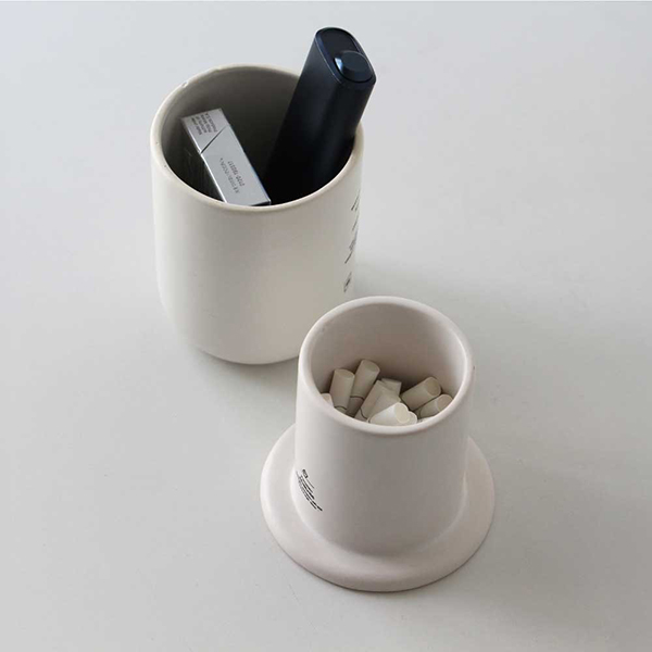 デザイン性の高い磁器製の電子タバコ専用の灰皿。