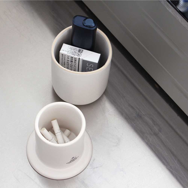 デザイン性の高い磁器製の電子タバコ専用の灰皿。