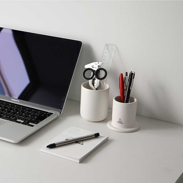 デザイン性の高い磁器製の電子タバコ専用の灰皿。