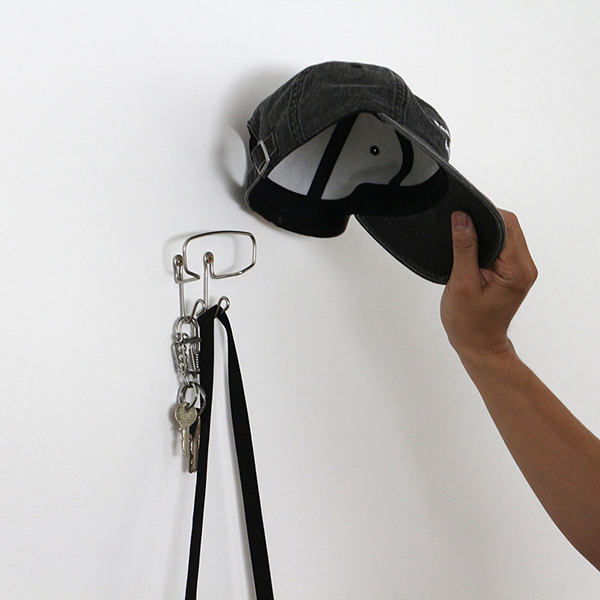 ミニマルなステンレススチール製の壁掛けフック。
