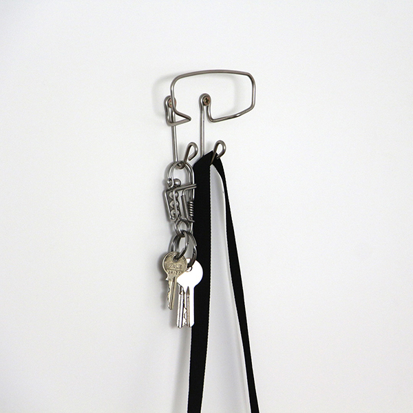 ミニマルなステンレススチール製の壁掛けフック。