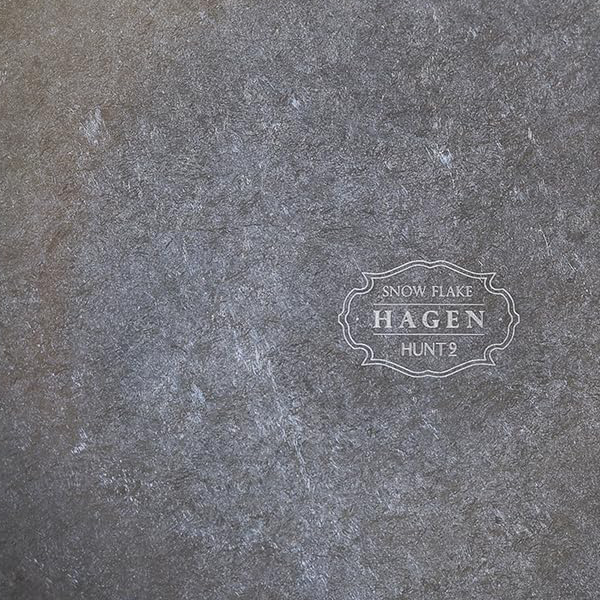 耐久性と美しさを兼ね備えた SUS304（18-8ステンレス）を素材に用いたトレイ。