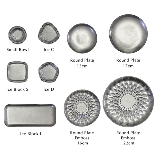 耐久性と美しさを兼ね備えた SUS304（18-8ステンレス）を素材に用いたトレイ。