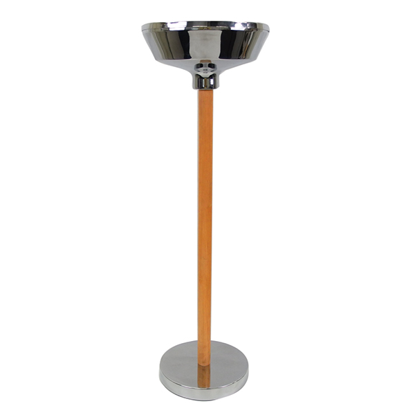 場所をとらないスリム型でかっこいいスタンド灰皿。