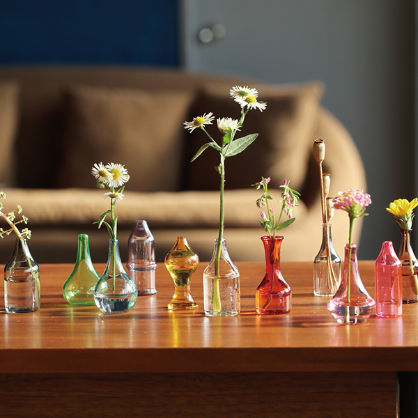 小さな、小さな5個セットのフラワーベース。