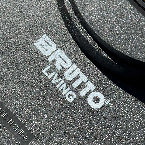 BRUTTOのクロックシリーズは、ミニマルでありながら挑発的。