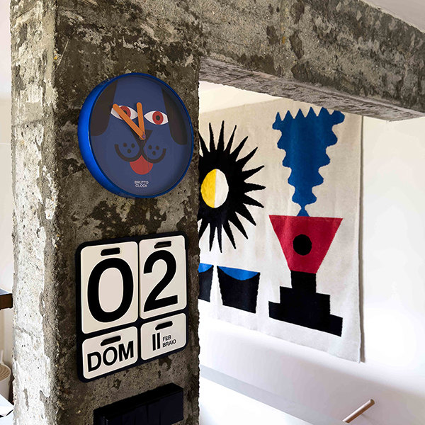 BRUTTOのクロックシリーズは、ミニマルでありながら挑発的。