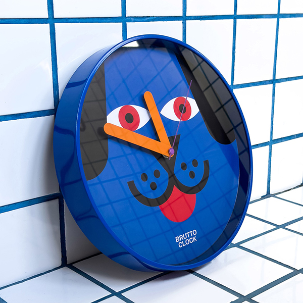 BRUTTOのクロックシリーズは、ミニマルでありながら挑発的。