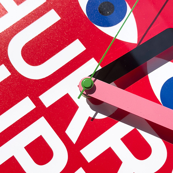 BRUTTOのクロックシリーズは、ミニマルでありながら挑発的。