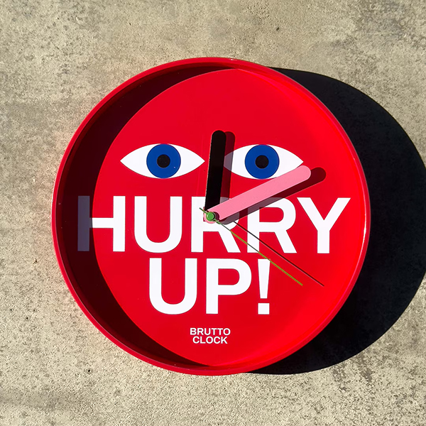 BRUTTOのクロックシリーズは、ミニマルでありながら挑発的。