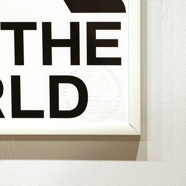 大胆で、皮肉っぽく、どこかポップ。