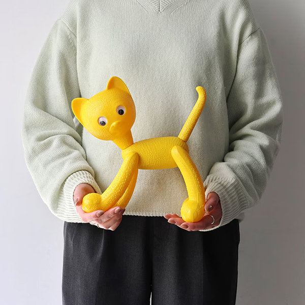 旧東ドイツ時代から愛され続ける、黄色い猫の「ミンカ」。