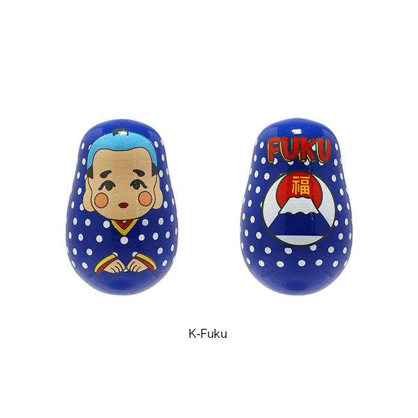 「起き上がり小法師」（七転八起の縁起物）と海外の「 Roly Poly」（倒れても起きる玩具）をミックス。