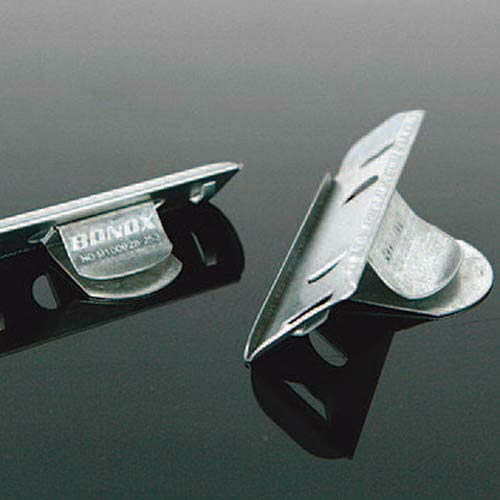 クリップ式、スタンド式の両方で様々な設置が出来るタイトルクリップ。