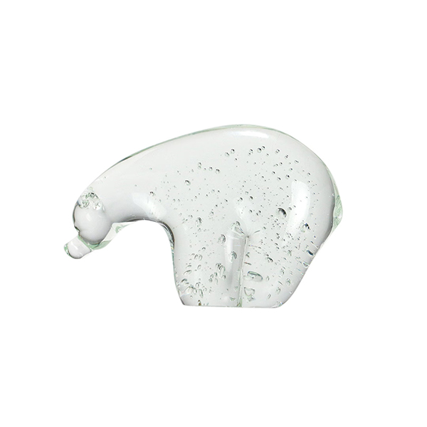 ホッキョクグマの体毛が透明なストロー状である構造に着想を得て生まれたクリアガラスのオブジェ。