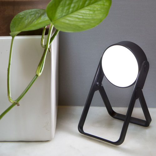 360度回転するLEDスポットライト。