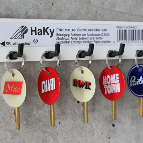 ハーキーはキーホルダーの数に応じてフック数を選べるキーラック。
