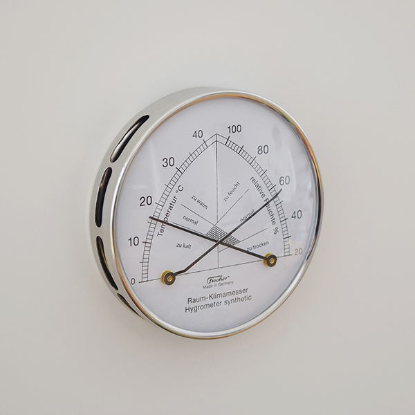 Fischer社によるコンフォートメーター。針がクロスしている箇所を見ることで快適さを知ることができる。