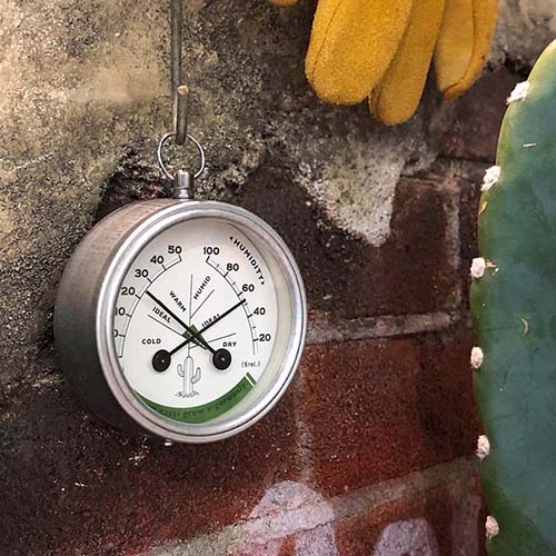 植物が大好きなあの人に贈ったらきっと笑顔になる、そんな温湿度計。