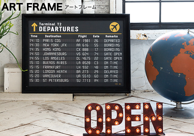 サーフポイントのCAUTIONサインにパリの名所タイポグラフィック。 