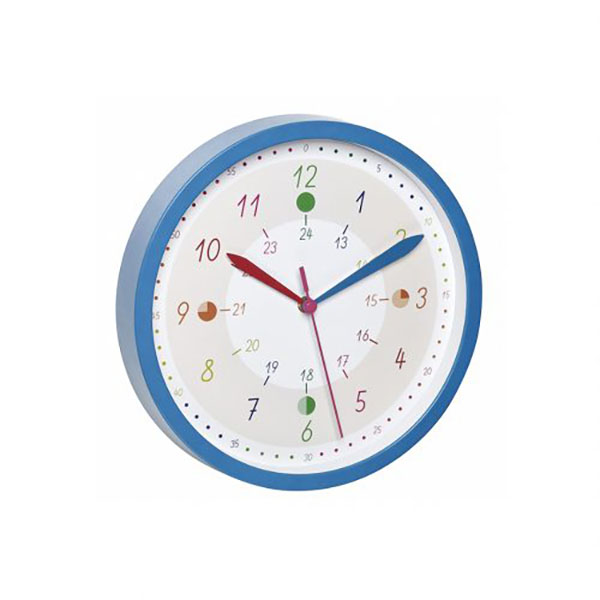 24H表示の配色が可愛いステップムーブメントクロック。