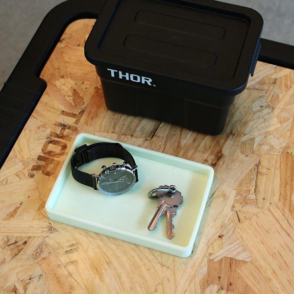 アメリカの軍や民間の企業で採用されている蓄光シリコーンラバー製パーツトレイ。