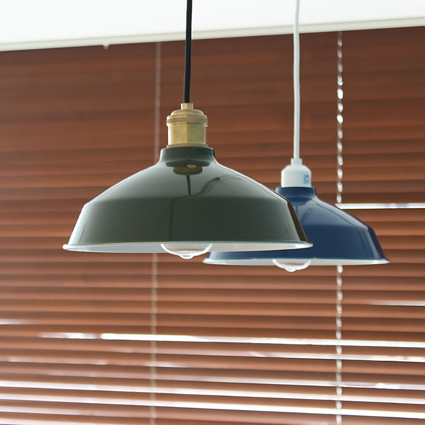 シンプルなデザインのランプシェード。