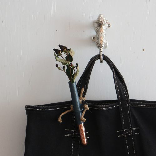 壁面を歩いているかのような姿のウォールフック。