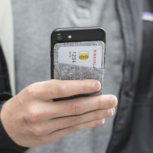スマートフォンに貼付け可能なカードホルダー。