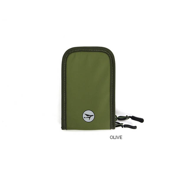 面ファスナーを使用することにより、用途に応じて2種のポーチをラップトップケースにカスタム