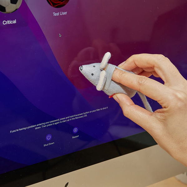 キーボードやスクリーンなど電子機器をお掃除してれるクリーンマウス。