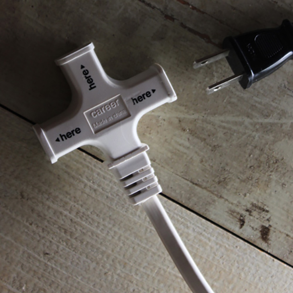 HELVETICAのタイポグラフを本体に落とし込んだ、プラグ＆タップシリーズ。