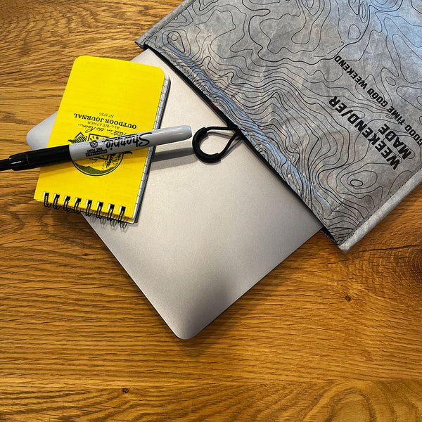 高密度ポリエチレンを使用したPCケース。