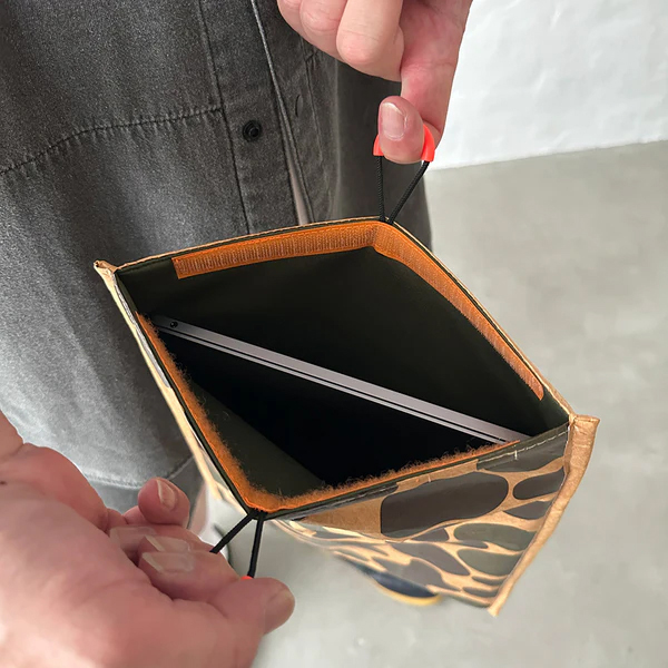 高密度ポリエチレンを使用したPCケース。