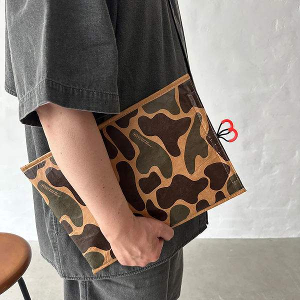 高密度ポリエチレンを使用したPCケース。