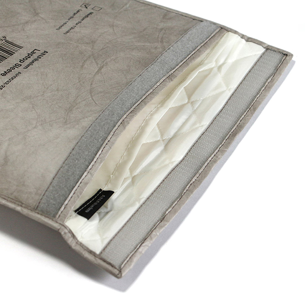 超軽量・高耐久素材を採用したノートパソコンケース。