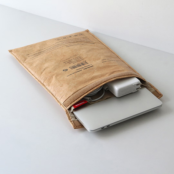 超軽量・高耐久素材を採用したノートパソコンケース。