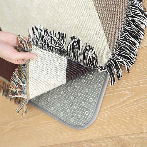 お手持ちのラグの下に敷ける、滑り止め付きソフトラグ。