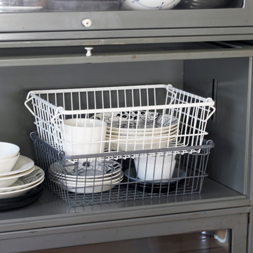 スチール製のスタイリッシュでお洒落な収納バスケット。