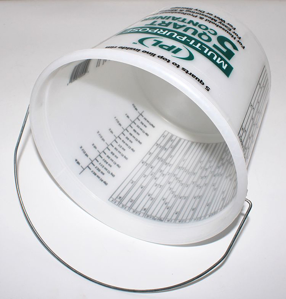 目盛がついてマルチにつかえる樹脂製5クォートバケット