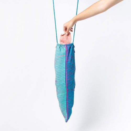 トロピカルリーフのランドリーバッグ。