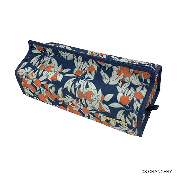 ロンドンで活躍するデザイナー エミリー・バーニンガムのテキスタイルを使用したティッシュカバー。