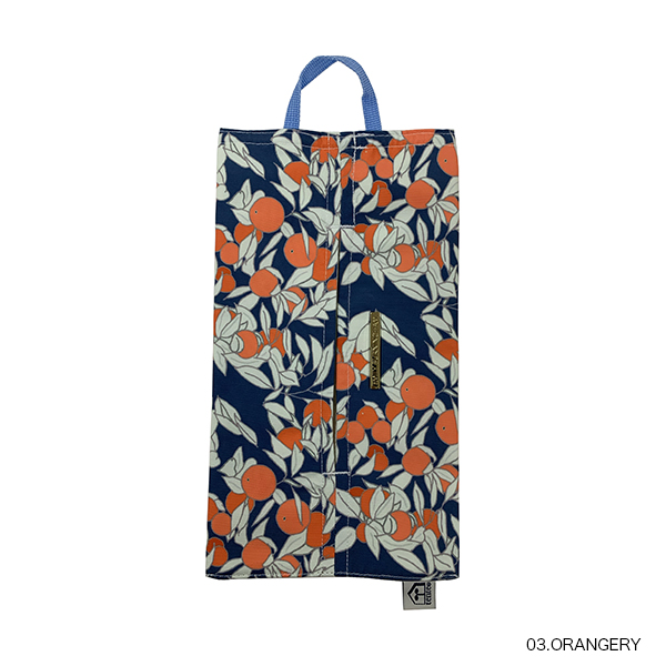 ロンドンで活躍するデザイナー エミリー・バーニンガムのテキスタイルを使用したティッシュカバー。