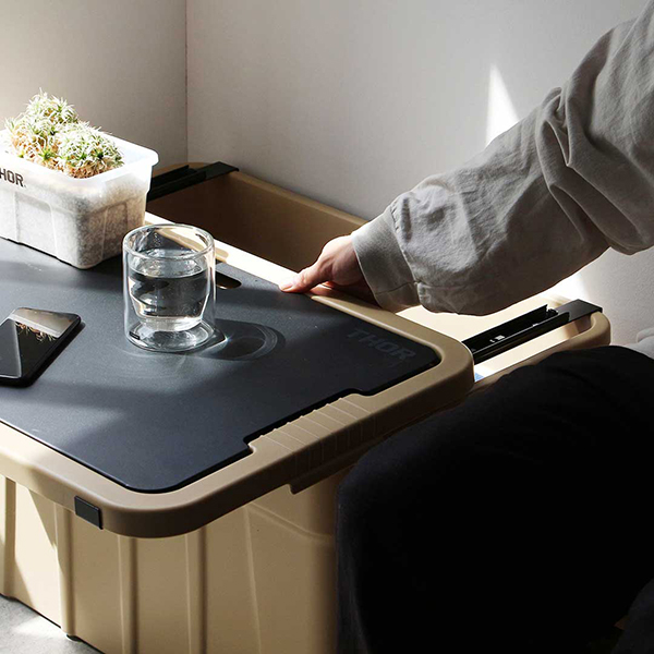 テーブル使いしたまま中の物を出し入れすることができるTHOR Large Totes 53L・75L専用スライドレール。